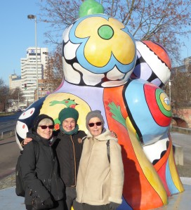 Karin, Eva und Corinne bei den Nanas in Hannover. Dezember 2016.